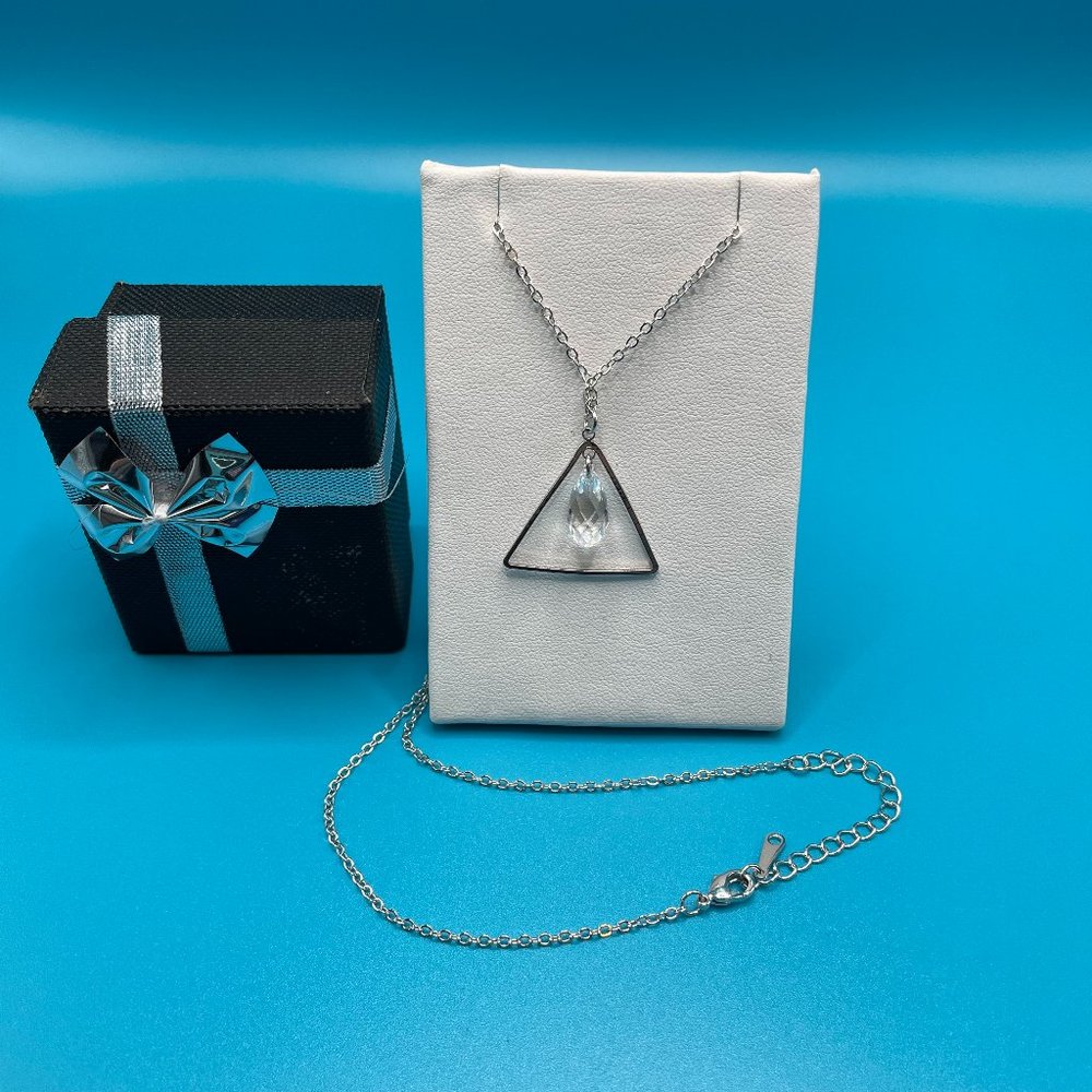 Clear Crystal Triangle Silver Necklace w/ Gift Box. - NEW